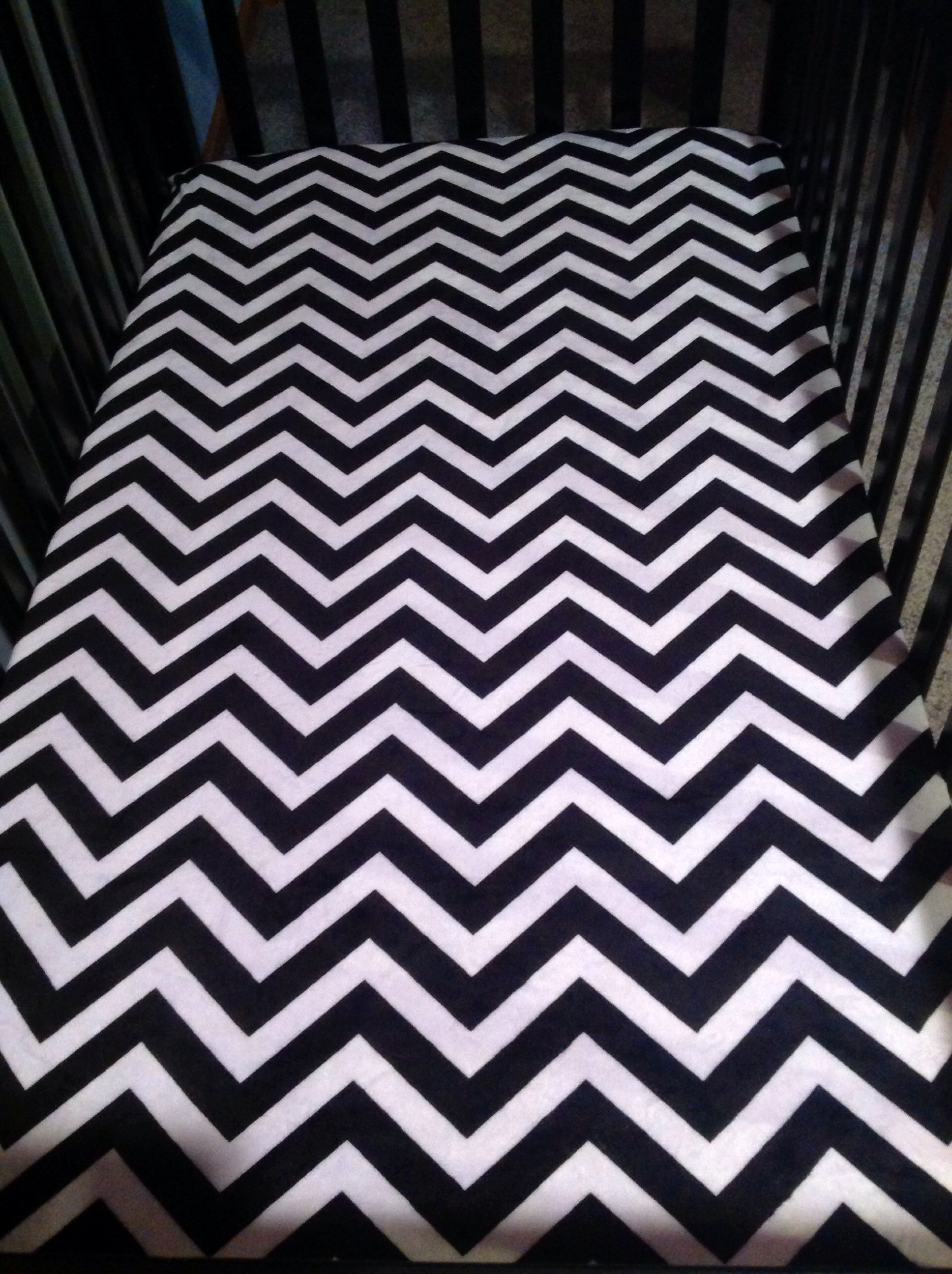 Blackwhitechevron.jpg